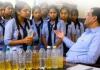 क्लासमेट्स पर लगा पेशाब मिला पानी पिलाने का आरोप