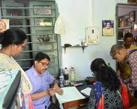 एसआईआर गणना प्रपत्र बांटने में कोलकाता पीछे 