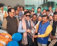 आसनसोल के सांसद शत्रुघ्न सिन्हा ने अंडाल एयरपोर्ट को एंबुलेंस प्रदान किया।