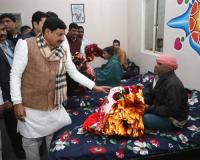 मुख्यमंत्री डॉ. यादव  ने इंदौर में किया आश्रय स्थल का निरीक्षण