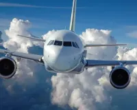 हवा में विमान का पहिया गिर जाने के बाद भी पायलट ने