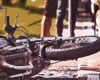 न्यूटाउन में आमने-सामने टकराईं दो मोटरबाइक 