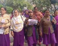 आशा कार्यकर्ताओं के विरोध जुलूस में लॉकेट चटर्जी के खिलाफ लगा 'वापस जाओ'  का नारा