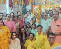 गोयनका मंदिर में फूलों की होली उत्सव की धूम