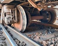 शालीमार के प्रवेश द्वार पर लोकल ट्रेन पटरी से उतरी