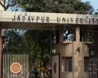 छात्रों के दो गुट्टों में हुई हिंसा के बाद जाधवपुर यूनिवर्सिटी का बड़ा फैसला  