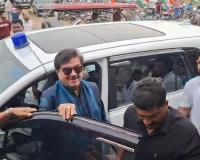 शत्रुघ्न सिन्हा पर लगा चुनाव आचार संहिता के उल्लंघन का आरोप