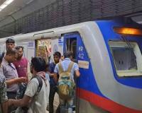 मेट्रो यात्रियों को फिर हुई परेशानी 