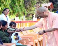 जनता दर्शन में सीएम योगी ने कहा- आप इस्टीमेट मंगवाइए, खर्च सरकार करेगी