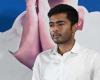 पुलिस और सेंट्रल फोर्स की मौजूदगी में अभिषेक के घर के सामने लगे 'चोर चोर' और 'जय श्री राम' के नारे 