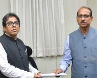 ममता के करीबी दो आईएएस अधिकारियों ने दिया इस्तीफा