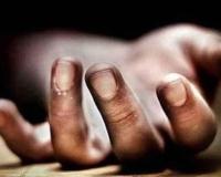 भीड़ भरे स्टेशन के टॉयलेट में मर्डर