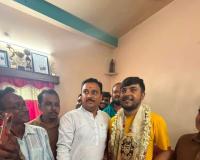 उत्तर हावड़ा के युवा पर्वतारोही आकाश दास को 