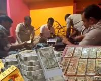 बीरभूम में रेत माफिया के घर से 5.5 करोड़ रुपए कैश व 15 किलो सोना बरामद