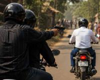 इस्लामपुर में स्कूल जाते समय शिक्षक को मारी गोली