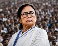 उपचुनाव से पहले ममता बनर्जी को फिर लगा झटका