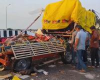 दुर्गा प्रतिमा ले जाते समय दर्दनाक हादसा