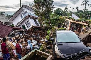 इंडोनेशिया में भूस्खलन से दो की मौत, 21 लापता, बचाव अभियान जारी