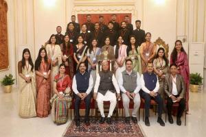 एकाग्रता और समर्पण से मिलती सफलता,   राज्यपाल से मिले प्रशिक्षु डिप्टी कलेक्टर