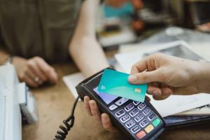 रिजर्व बैंक ऑफ इंडिया ने अब क्रेडिट कार्ड से जुड़े अहम नियमों में किया बड़ा बदलाव