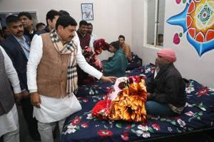 मुख्यमंत्री डॉ. यादव  ने इंदौर में किया आश्रय स्थल का निरीक्षण