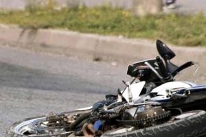 लॉरी ने पिता के साथ स्कूल जा रहे छात्र को मारी टक्कर