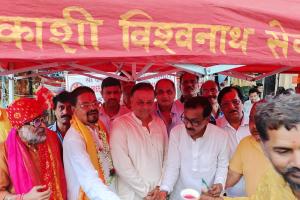 रामनवमी के सुभावसर पर राम मंदिर के सम्मुख शीतल जल एवं शरबत का निःशुल्क वितरण