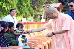 जनता दर्शन में सीएम योगी ने कहा- आप इस्टीमेट मंगवाइए, खर्च सरकार करेगी