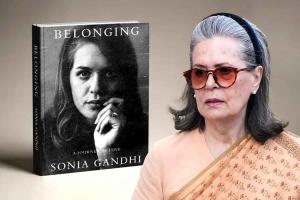 सोनिया की किताब के पब्लिकेशन रद्द करने को लेकर राजनीतिक खींचतान शुरू