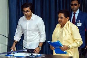 मायावती ने भतीजे आकाश आनंद को पार्टी से निकाला