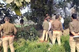 महिला के कपड़े पहने पति का शव पेड़ से लटका मिला