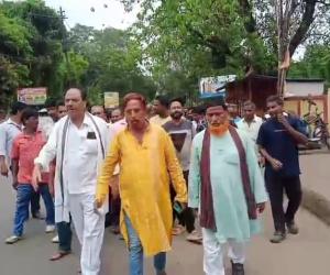 होकरो पर अत्याचार रेल पुलिस के खिलाफ़ सड़को पर प्रदर्शन 