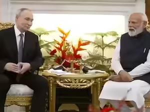 मोदी व पुतिन ने की मुलाकात