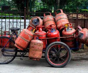 युद्ध के असर की वजह से कोलकाता में डबल सिलेंडर कनेक्शन कुछ समय के लिए बंद